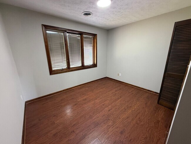 Building Photo - Spacious 3-Bedroom Ranch for Rent in Franklin, KY!