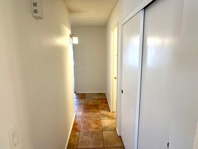 Building Photo - 2914 E Woodland Dr