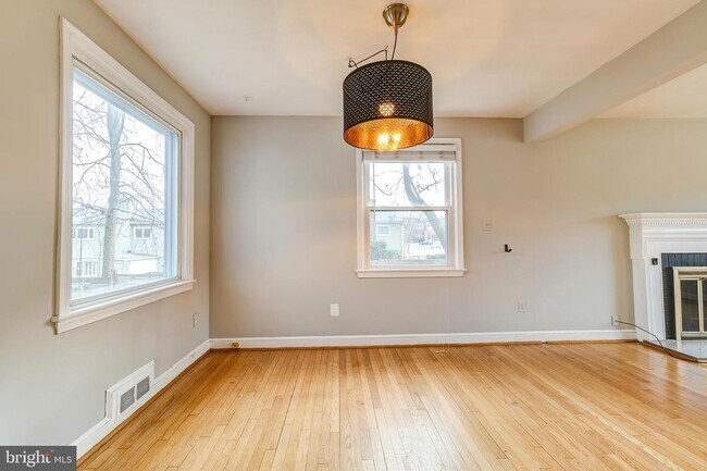 Building Photo - 2809 Pierpont St