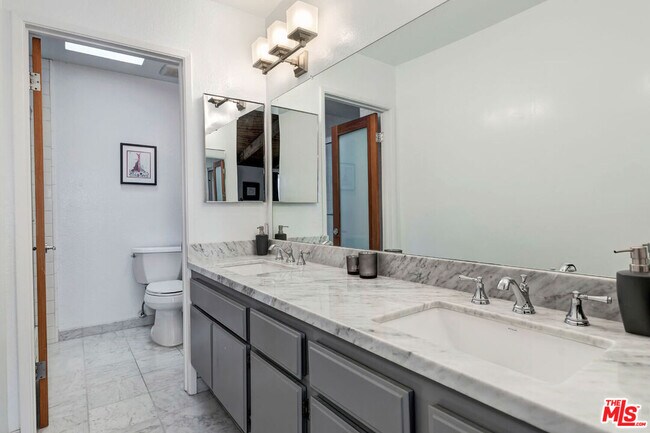 Building Photo - 1133 24th St