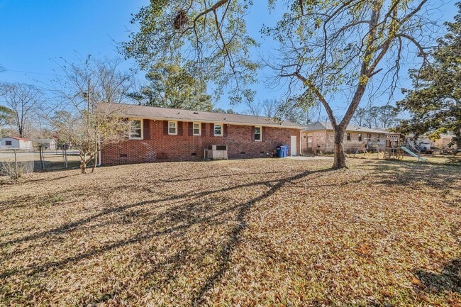 Building Photo - Charming West Ashley Home