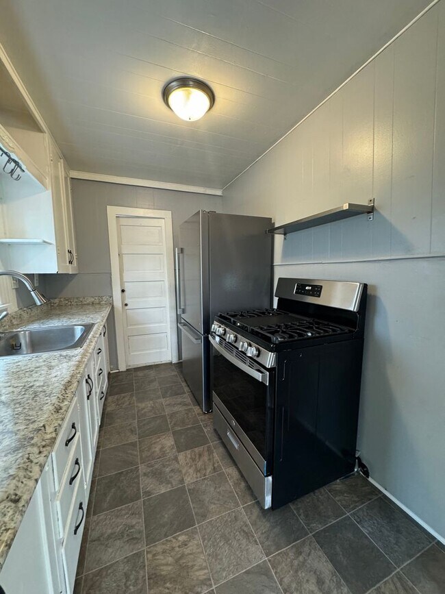 Building Photo - Quince St