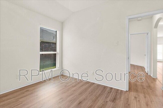 Building Photo - 1729 Park Trails Blvd