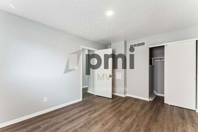 Building Photo - 4056 Carlton Ave