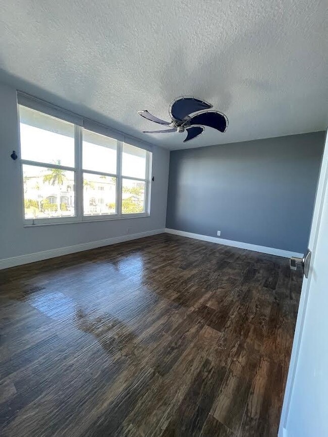 Building Photo - 3175 NE 48th Ct