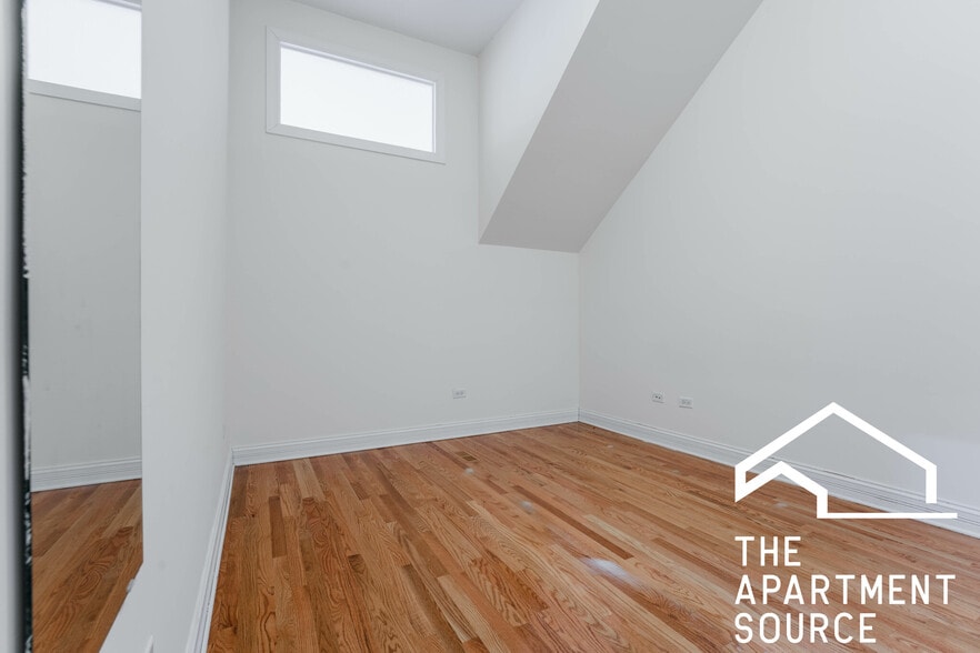 Building Photo - 3338 N Sheffield Ave