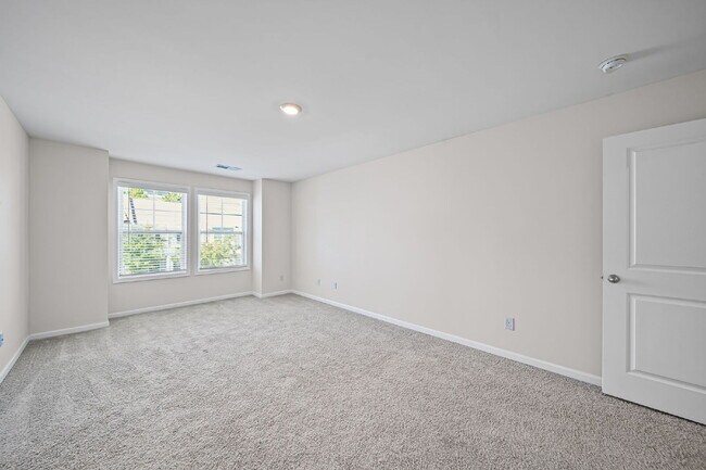 Building Photo - Modern Comfort, Flexible Living, Tailored ...