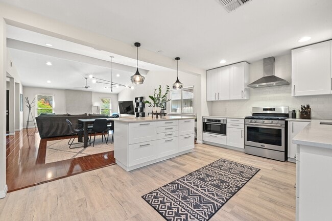 Building Photo - 7806 Lowdes Dr