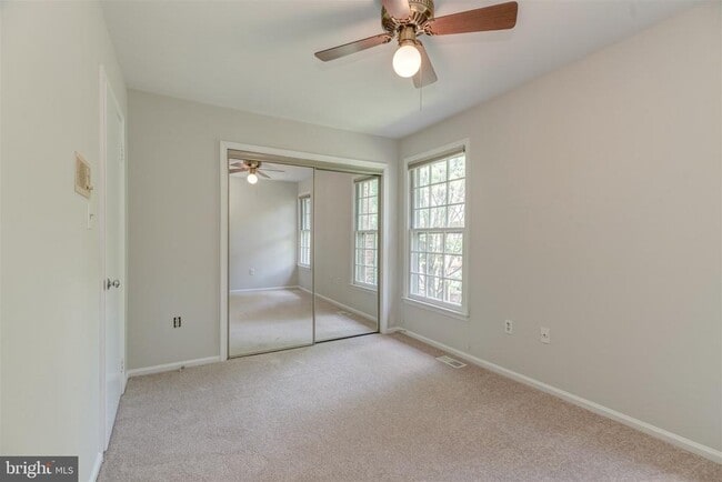 Building Photo - 2440 S Walter Reed Dr