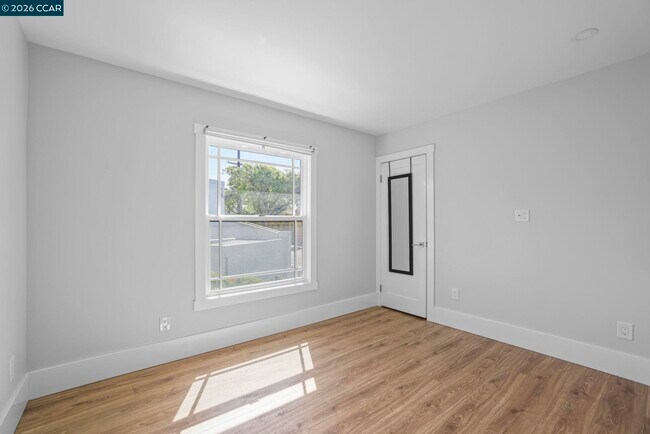 Building Photo - 1325 Hopkins St