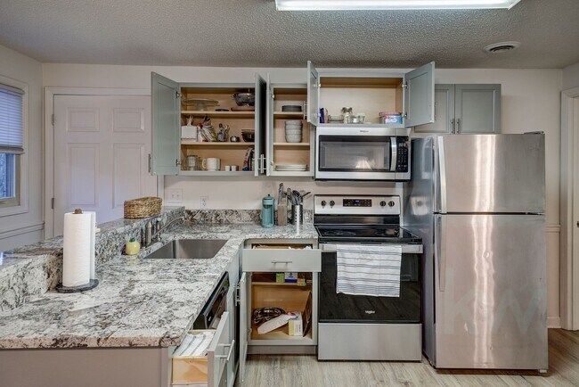 Building Photo - 1312 N Barton St