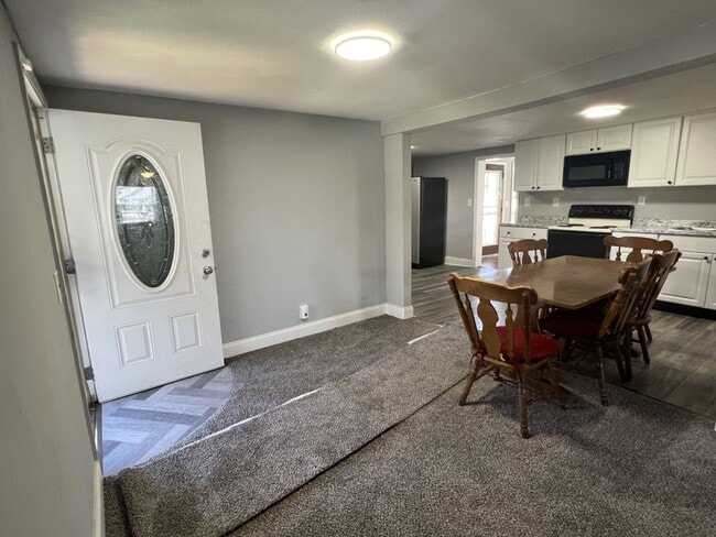 Building Photo - 1550 Old Dover Rd