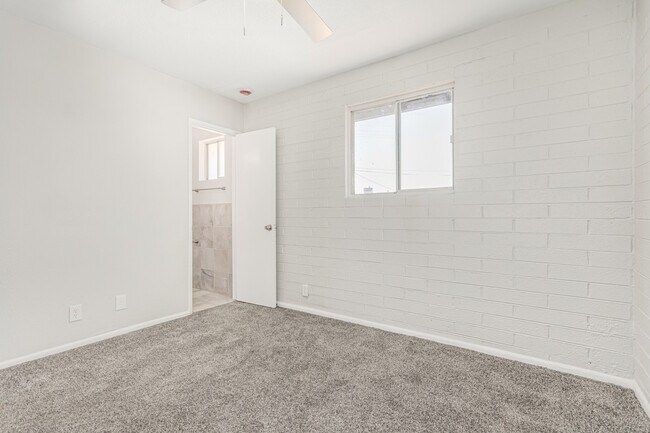 Building Photo - 4641 S 17th Pl