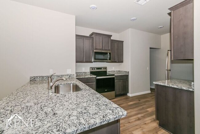 Building Photo - 1705 Maroon Dr