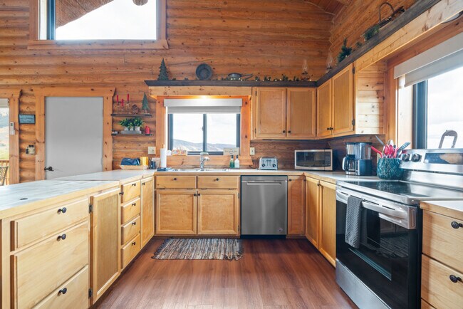 Building Photo - 5406 Henrys Lake Rd