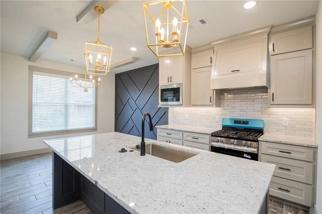 Building Photo - 108 White Oak St