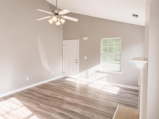 Building Photo - 1109 W Slaton Ave