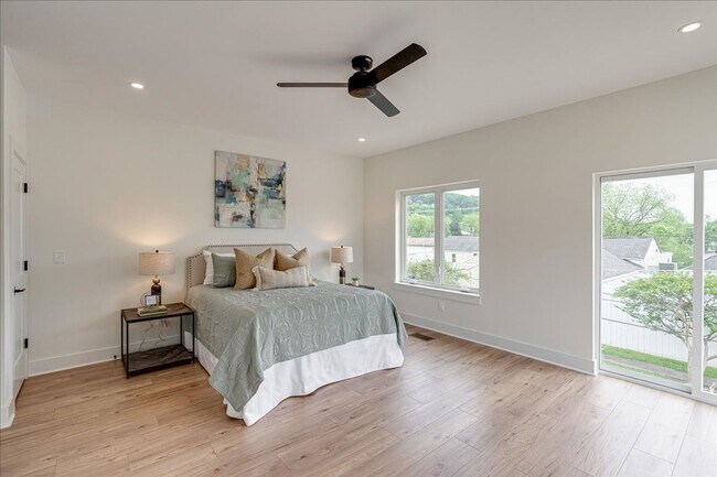 Building Photo - 2519 E 12th St