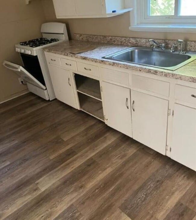 Building Photo - 37 Ferndale Crescent