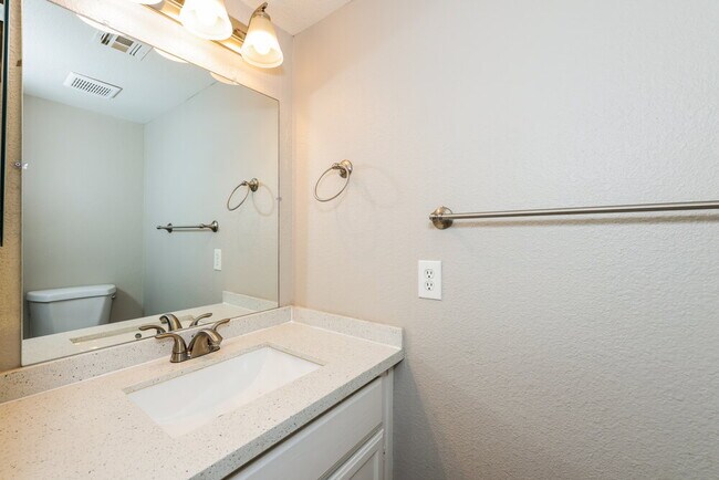 Building Photo - 609 Carleton Dr