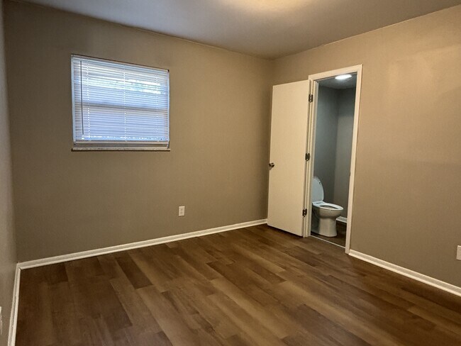 Building Photo - 2943 Hillside Ave