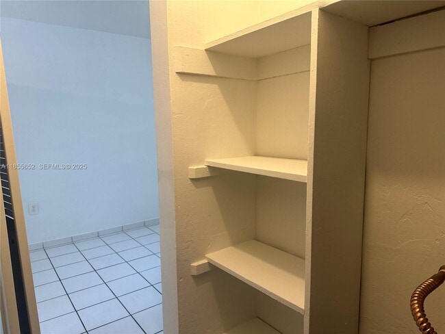 Building Photo - 8350 SW 65th Ave