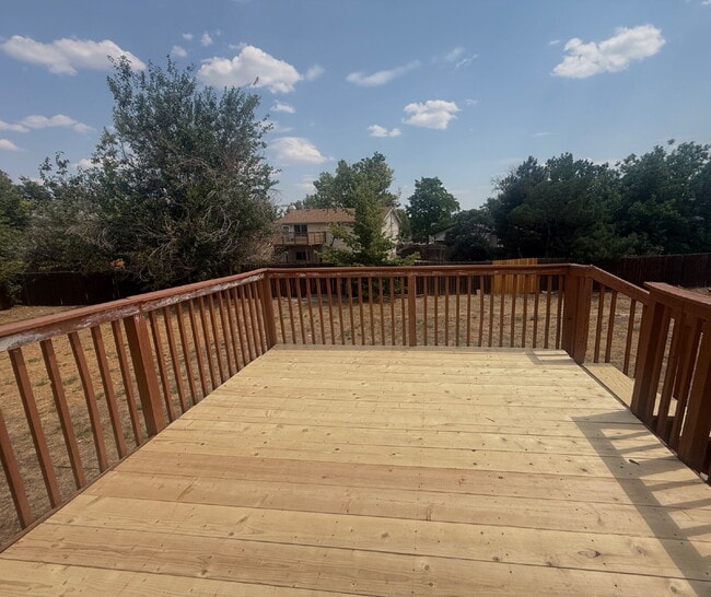 Building Photo - Spacious 4 Bedroom Home in Meadowood Neighborhood in East Aurora and Minutes to Buckley SFB