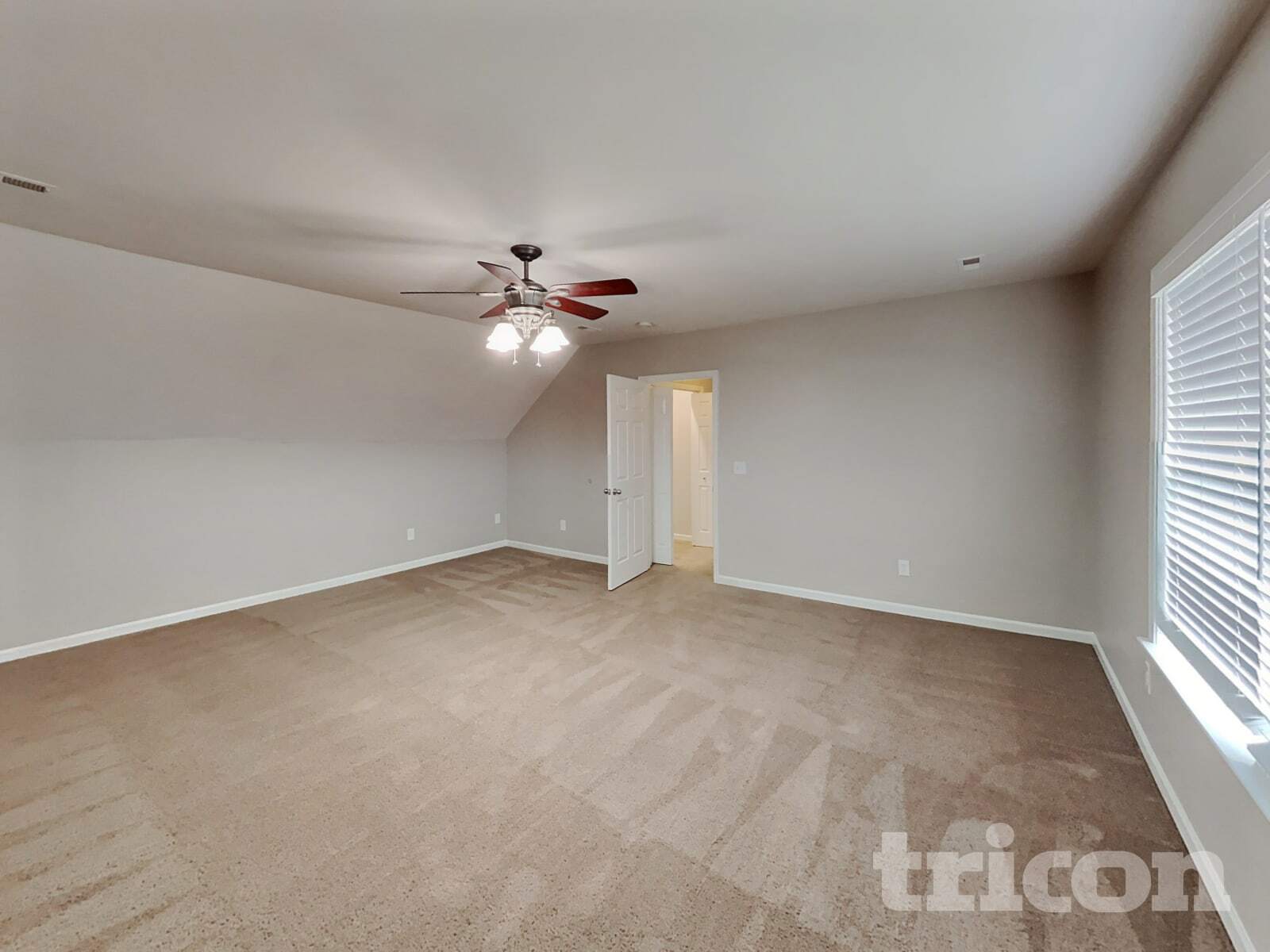 Building Photo - 1007 Golf View Way