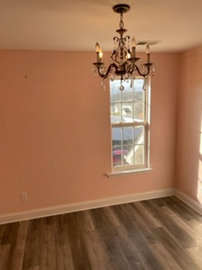 Building Photo - Three Bed Two and a Half Bath Home in Gast...