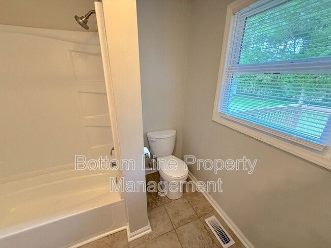 Building Photo - 409 Olin Dr