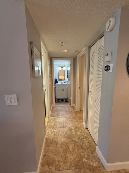 Building Photo - 4530 Pinebrook Cir