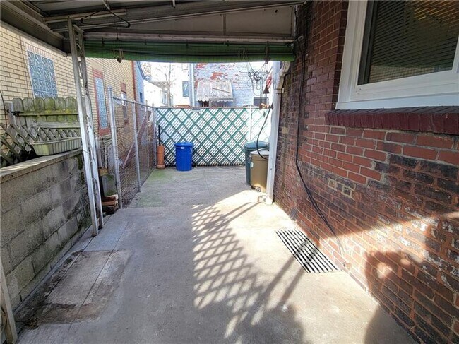 Building Photo - 4927 Butler St