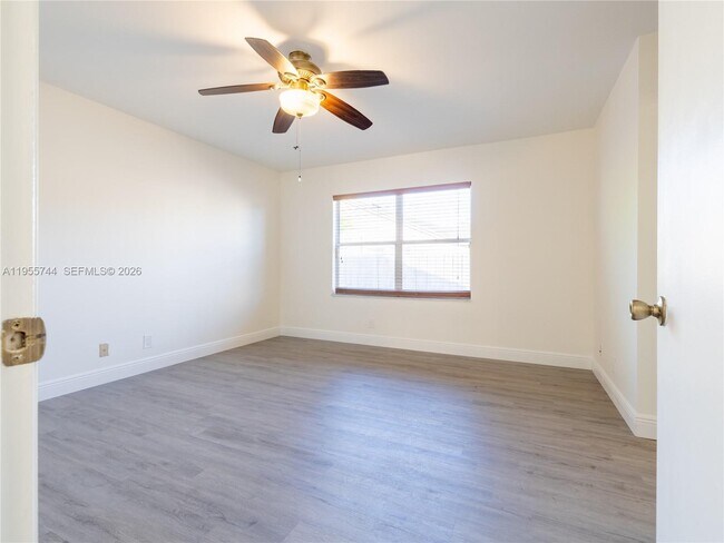 Building Photo - 200 W Riverbend Dr