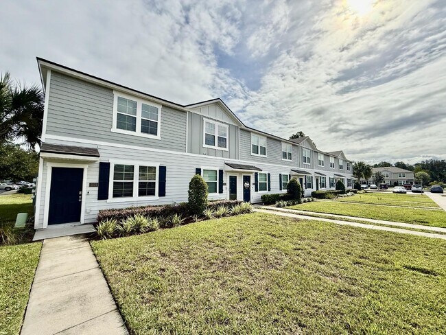 Building Photo - Beautiful 3/2.5 Townhome available for rent in Oakleaf