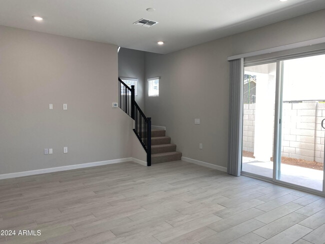 Building Photo - 4853 E St John Rd