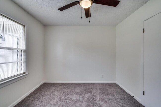 Building Photo - 2505 Virginia Blvd NW