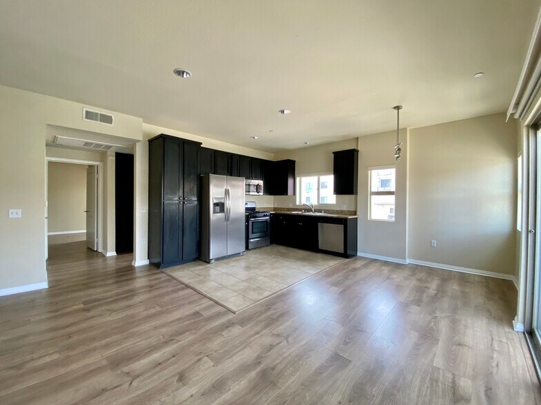Kitchen - 5827 Carlton Way