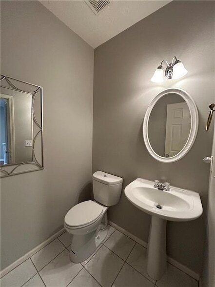 Building Photo - 607 Pecan Knoll Dr