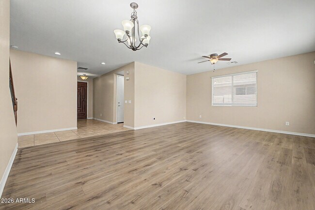 Building Photo - 2531 E Eleana Ln