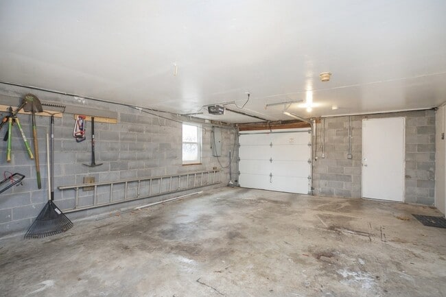 Building Photo - 1464 Autumn Knoll Rd