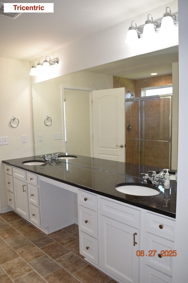 Building Photo - 49577 Shoreline Dr