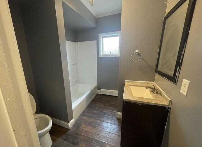 Building Photo - 125 Caroline Ave