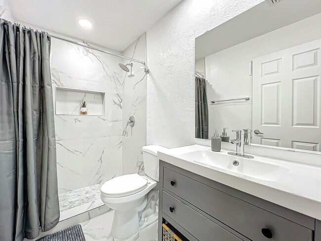 Building Photo - Seurat Street, Orlando, FL 32819 - 4 BR 2 BA condo