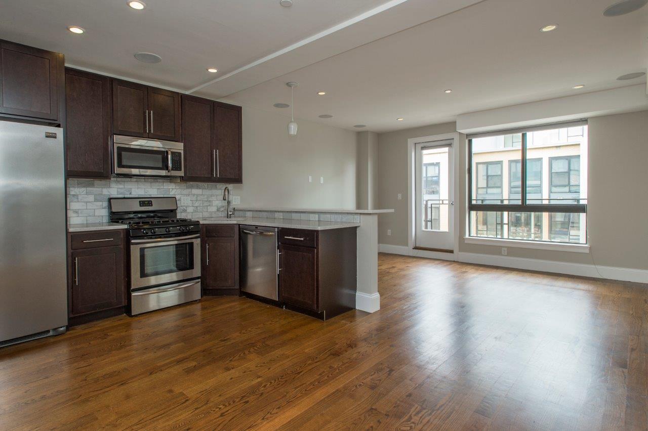 Building Photo - 339 D St