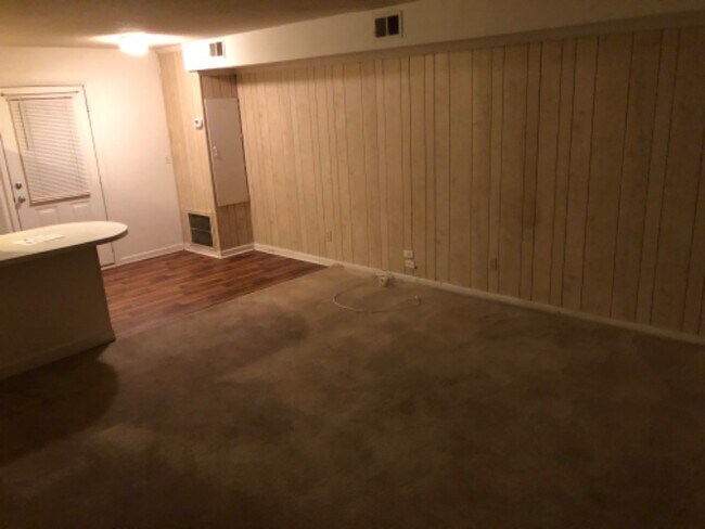 Building Photo - 122 Whisper Way