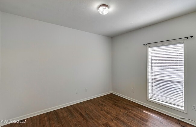 Building Photo - 120 Lennox Pl