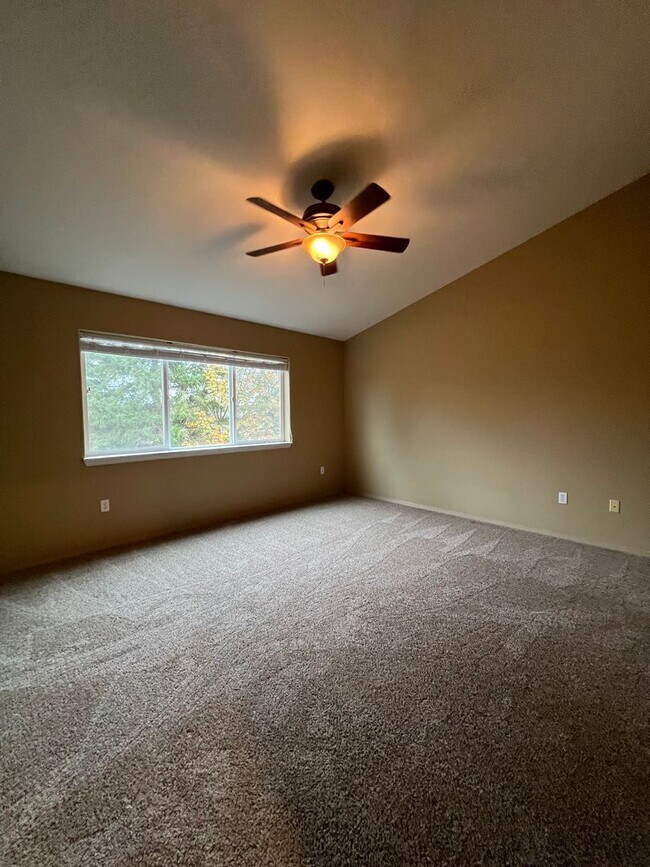 Building Photo - Rent Special: 1/2 Off First Full Months Rent