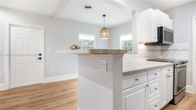 Building Photo - 49 Alcantarra Ave