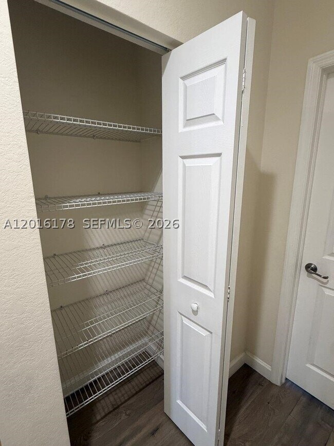 Building Photo - 11540 SW 151 Ave