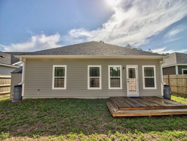 Building Photo - 114 Carousel Cir